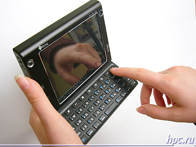 HTC X7500 (Athena) общий вид в руках