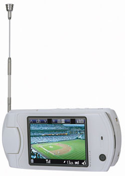 FOMA P901iTV – телефон с универсальным ТВ-тюнером