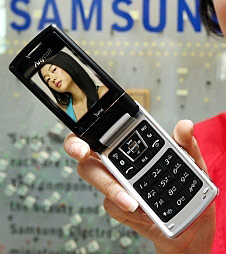 Samsung SCH-B490: DMB-  3,2- 