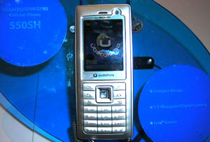 CES 2007: 3G/GSM- Sharp 550SH