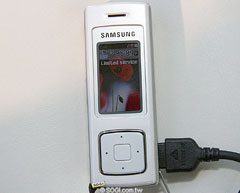 CeBIT 2007:    Samsung F200